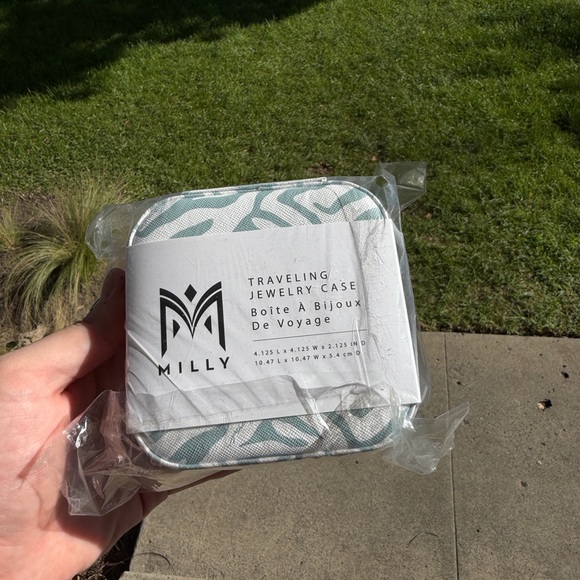 NWT Milly Blue and White Patterned Jewelry Case - Picture 2 of 6